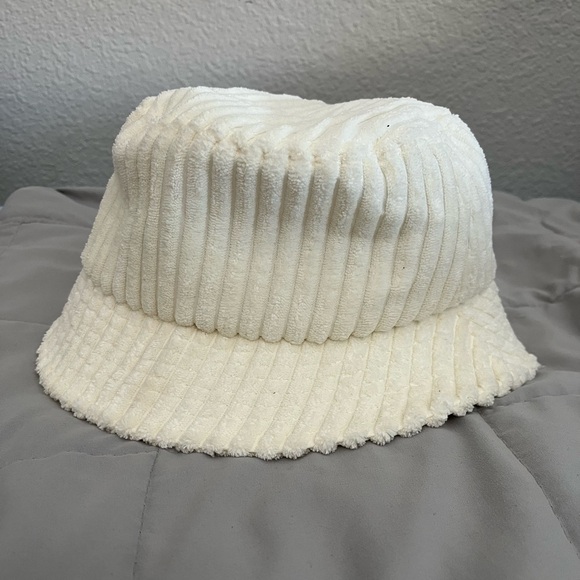 URBAN OUTFITTERS Ivory Wide Wale Corduroy Bucket Hat - Picture 3 of 5